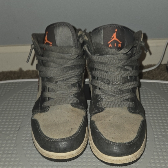 Jordan Black and Gray Sneakers - Picture 7 of 7